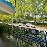 公寓 At The Burkulis'