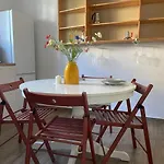 公寓 At The Burkulis' *