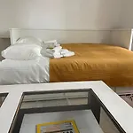 公寓 At The Burkulis' *