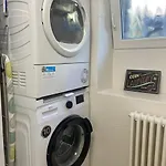 At The Burkulis' 公寓