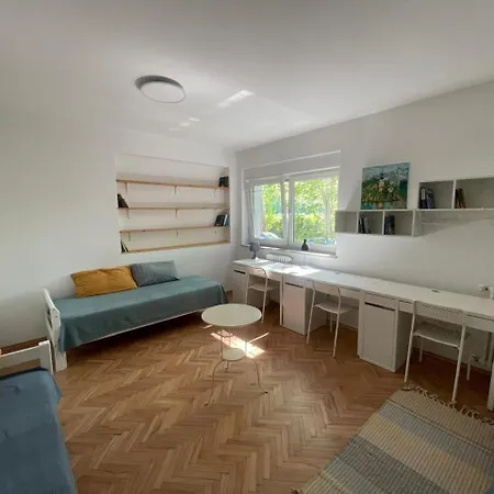 At The Burkulis' Διαμέρισμα