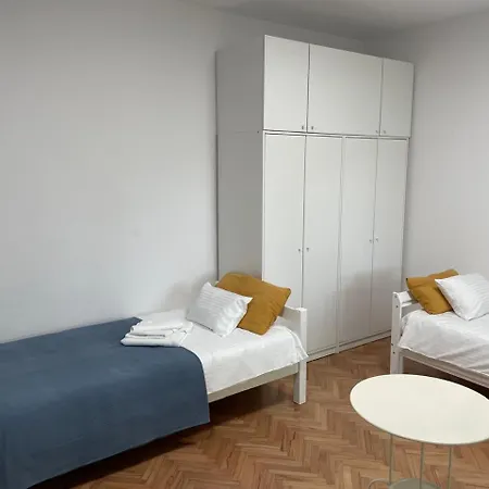 At The Burkulis' Λιουμπλιάνα