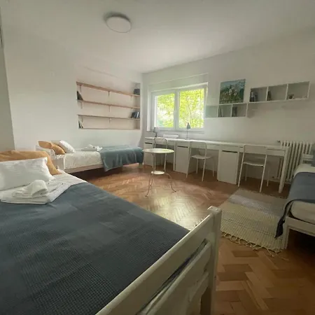 At The Burkulis' Apartamento *