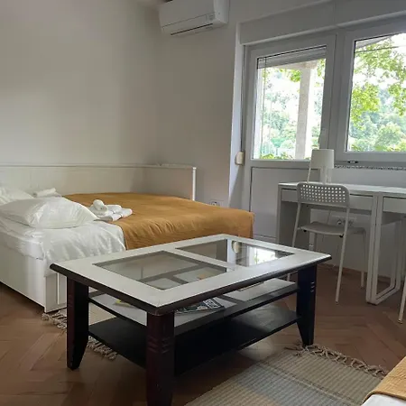 At The Burkulis' Apartamento *