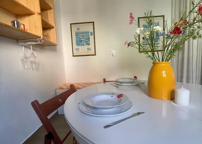 At The Burkulis' 아파트