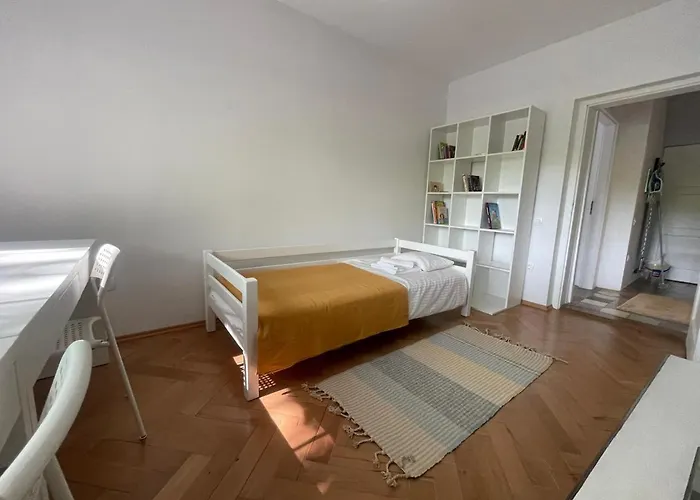 At The Burkulis' アパート リュブリャナ