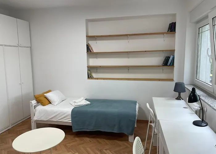 아파트 At The Burkulis'