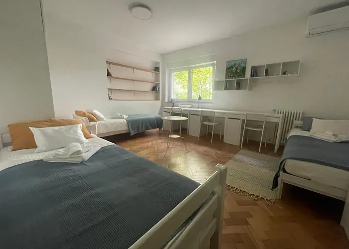 아파트 At The Burkulis'