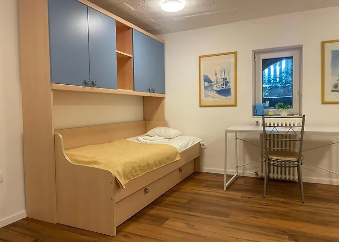 아파트 At The Burkulis'