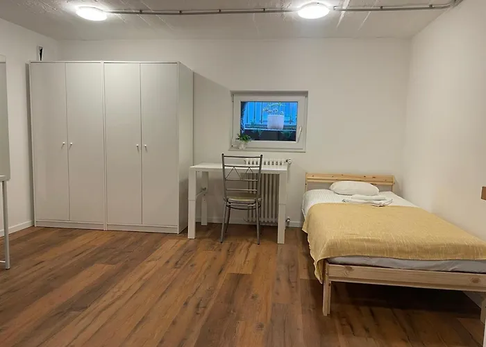 At The Burkulis' 아파트 *