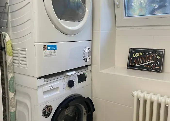 At The Burkulis' アパート